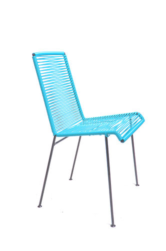 Mazunte Sedia Ergonomica, telaio nero e seduta in corda PVC colorata.