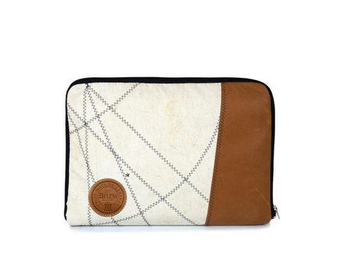 Padded PC case made of recycled sailcloth & LEATHER, with zip.