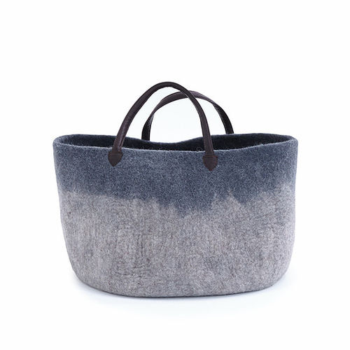 BOILED WOOL bag with leather hanger.