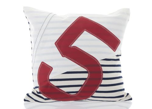 Cushion 50X50 made of recycled sailcloth and fabric.