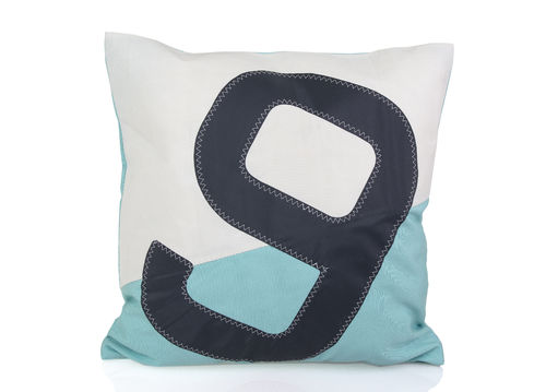 Cushion 50X50 made of recycled sailcloth and fabric.