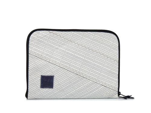 Padded PC case made of recycled sailcloth with zip.