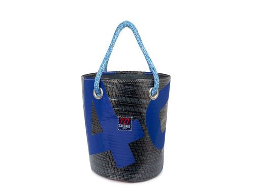 Beach bag made of recycled sailcloth - with Perforated Base -