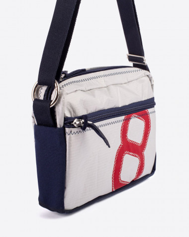 Satchel in recycled sailcloth.